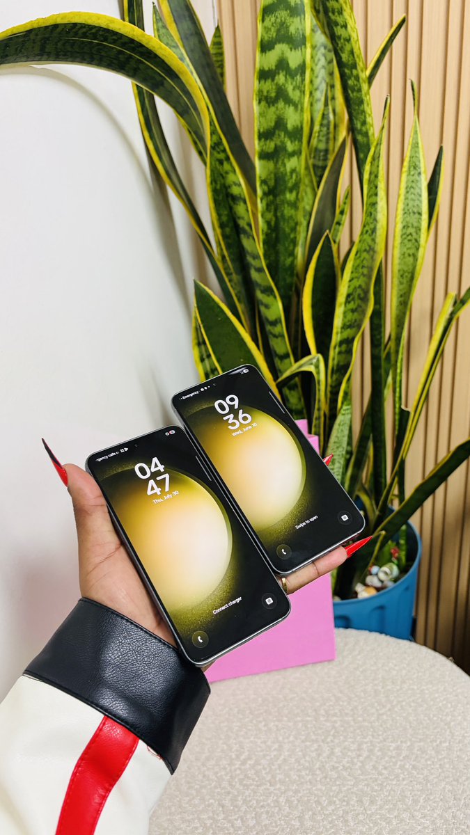 PhoneExpressKe's tweet photo. GIRLFRIEND’S DAY OFFERS🔥

Samsung Galaxy S23 5G
8GB Ram|128GB Storage 
Color Code:Phantom Green🦎Phantom Black♠️
Condition:Mint💧
Neat🫧
Ex-USA🇺🇸
📑6 Months Warranty 
📸50 Megapixels
🎥8K@30fps
🗜️168 Grams
⚙️Snapdragon 8 Gen 2
📺Dynamic AMOLED 2X,120Hz
📶Dual Sim (+E-sim)
🏷️Free OG Deluxe Screen Protector 
🏷️Free Premium Clear Case
🏷️Free 25 Watts Fast Charger Head + Cable
🏷️Free Designer Shopping Bag
Delivery Countrywide 📦🚚
40,000ksh
Happy Shopping 🛍️🛒