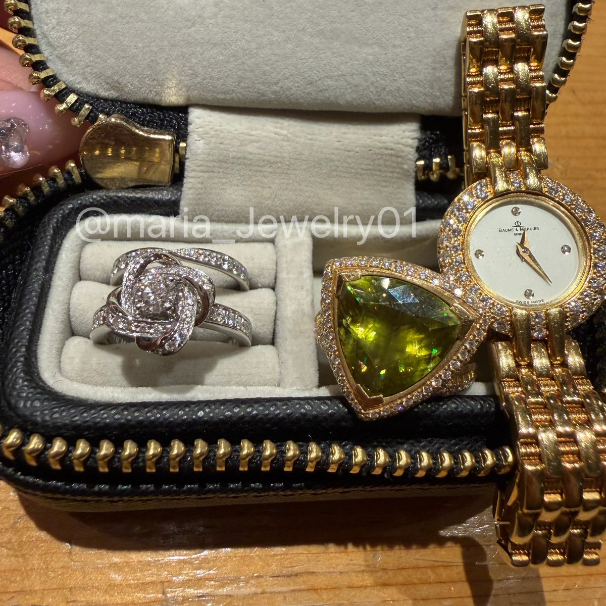 maria_Jewelry01's tweet photo. 母のジュエリー💍💎この緑のリングなんの石か有識者の方わかりますか？？🤔💭 https://t.co/mCAwLa0qd9