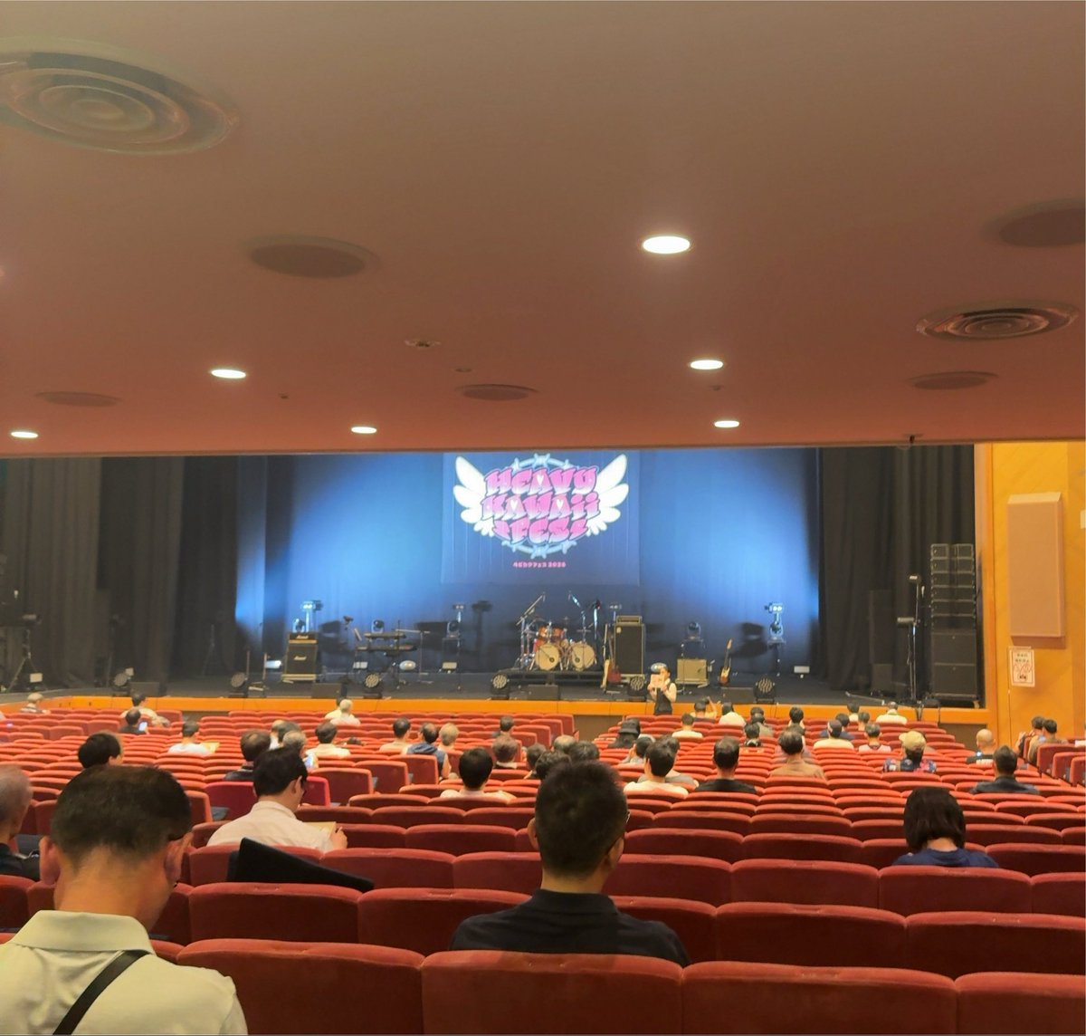 kotetsu3rd's tweet photo. 本日は、なんと明治座で、

Heavy Kawaii Fes 2026 初日、
KOIAIと
チケット申込時は「AKB48バンド(仮)」だった スクールバッグ計画
との対バン

KOIAIのStarting Over LIVE  TOUR 東京公演でもあるので、超楽しみー

#HeavyKawaiiFes
#KOIAI
#スクールバッグ計画
#明治座
#花道どう使うのかしら https://t.co/DBMr1iboUN