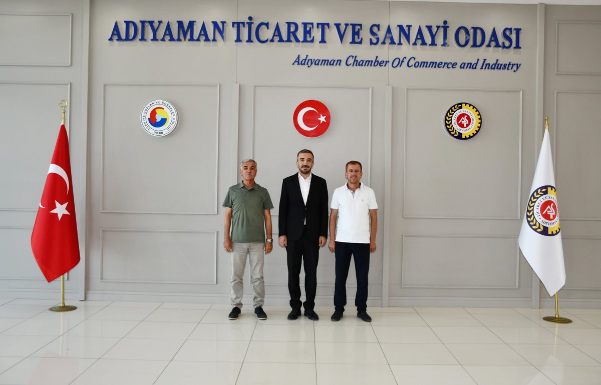 adiyamantso's tweet photo. Gazeteci Mustafa Aloğlu ile Mercek Haber internet haber sitesi sahibi Gazeteci Fahrettin Çelik, Yönetim Kurulu Başkanımız Mehmet Torunoğlu'nu ziyaret etti.

Nazik ziyaretlerinden dolayı kendilerine teşekkür ediyor, çalışmalarında başarılar diliyoruz.
@MehmetTorunoglu @aloglu02 @fcelik02