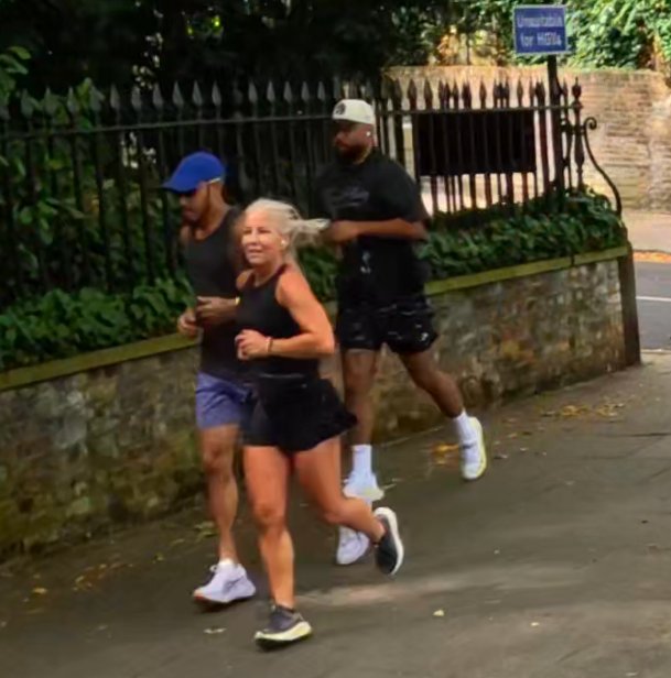 LH44Fanpage8's tweet photo. Lewis Hamilton was seen training with Angela and Spinz in London yesterday. https://t.co/OowsDiMEJ5
