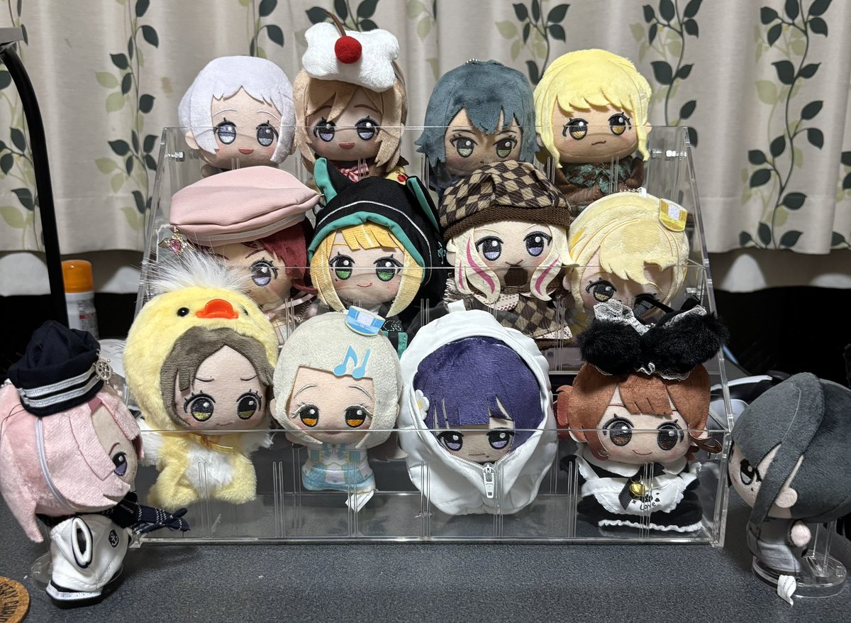kiryu926's tweet photo. 今月はリーリヤと燕先輩をお迎えしてひとまず全キャラ揃いました🧸ぬいを置くスペースと新しいぬい服購入が来月の目標🥅

#今月のぬいデミー賞 
#初星学園ぬいぬい部 https://t.co/XTyIX5Hm00