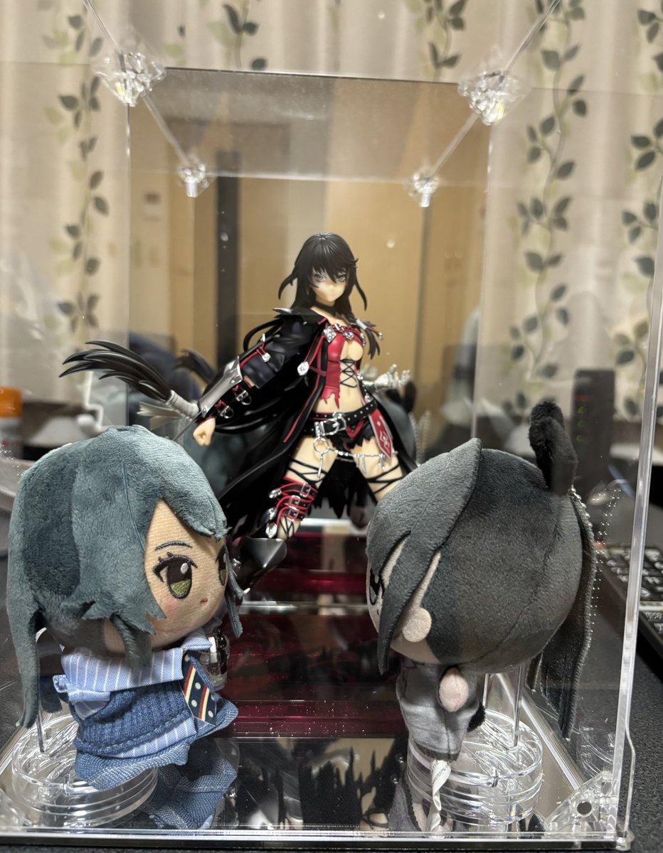 kiryu926's tweet photo. 今月はリーリヤと燕先輩をお迎えしてひとまず全キャラ揃いました🧸ぬいを置くスペースと新しいぬい服購入が来月の目標🥅

#今月のぬいデミー賞 
#初星学園ぬいぬい部 https://t.co/XTyIX5Hm00