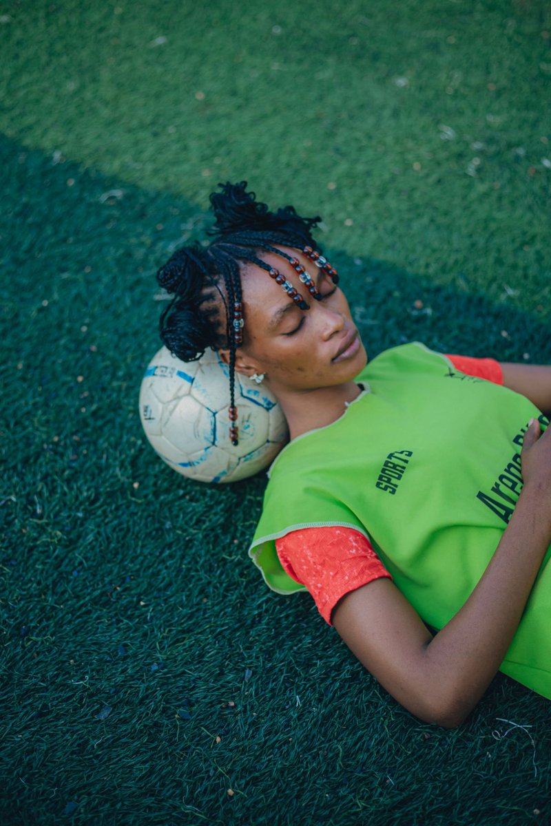 MemesDaHorj9vx's tweet photo. Descansar faz parte da preparação, porque os grandes momentos começam com foco, dedicação e amor pelo futebol. ⚽💚 #Futebol #Treino #Esporte #FutebolFeminino #PaixaoPeloFutebol https://t.co/28NyKNcqog