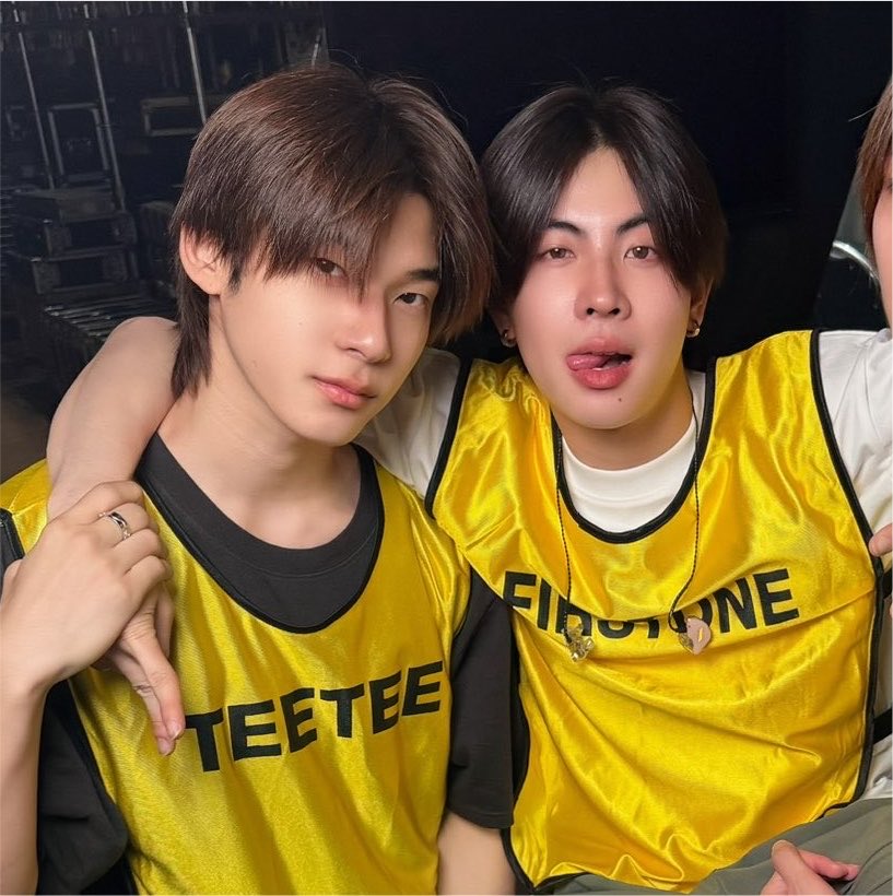 thatbokbakz's tweet photo. งานรวมเมื่อใด มาสองสยองคู่ https://t.co/MfAAaCzHSR
