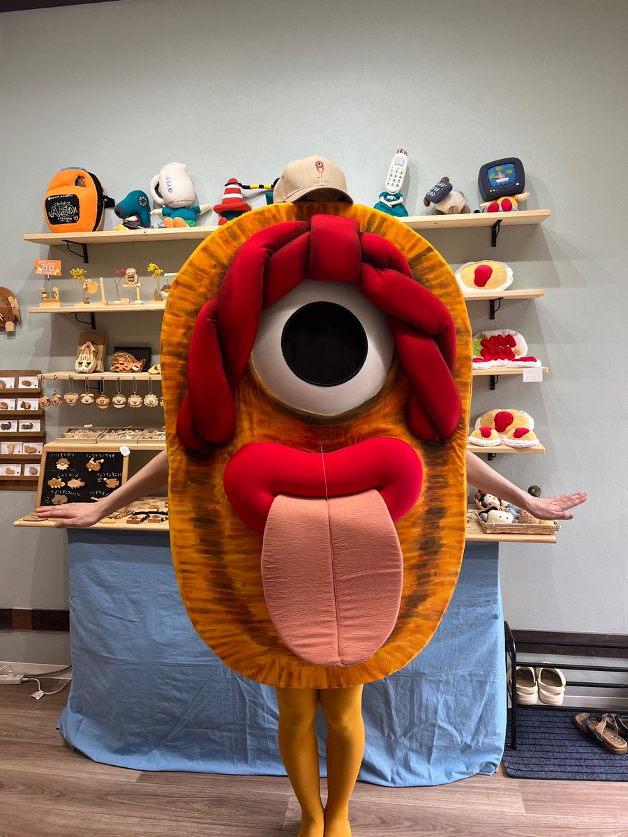 bakewaraji's tweet photo. 化けわらじ帽子を作ってプレゼントしていただきました！👁️かわいい〜！
キャップ似合う？ https://t.co/Zsx3BH3czx