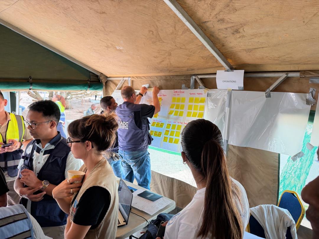 UNDRR_Africa's tweet photo. In Nacala 🇲🇿 supporting @ECOWAS to participate in a regional cyclone and flood #SIMEX 🌊 Testing regional coordination mechanisms 🚨and learning new practices from SADC 🤝 will strengthen resilience across the continent 🌍 @SADC_News @eu_echo https://t.co/TGrNalZWZJ