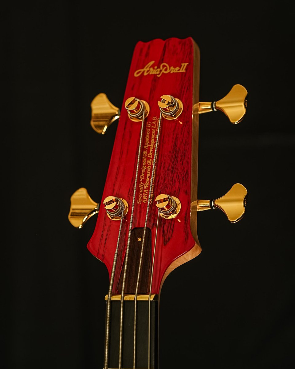 ARIA_GUITAR's tweet photo. ARIA PRO II
SB-1000
PR(Paduak Red)

メイプル+ウォルナット7プライのスルーネック、独自の
B.B.サーキットに加え、「スーパーバランスドボディ」を
再現。ボディエンドからカッタウェイ側へ向かいボディ
厚を薄くすることにより完成されたボディバランスを獲
得しています

https://t.co/zHAc4U1mst https://t.co/3bGzDA8rUo