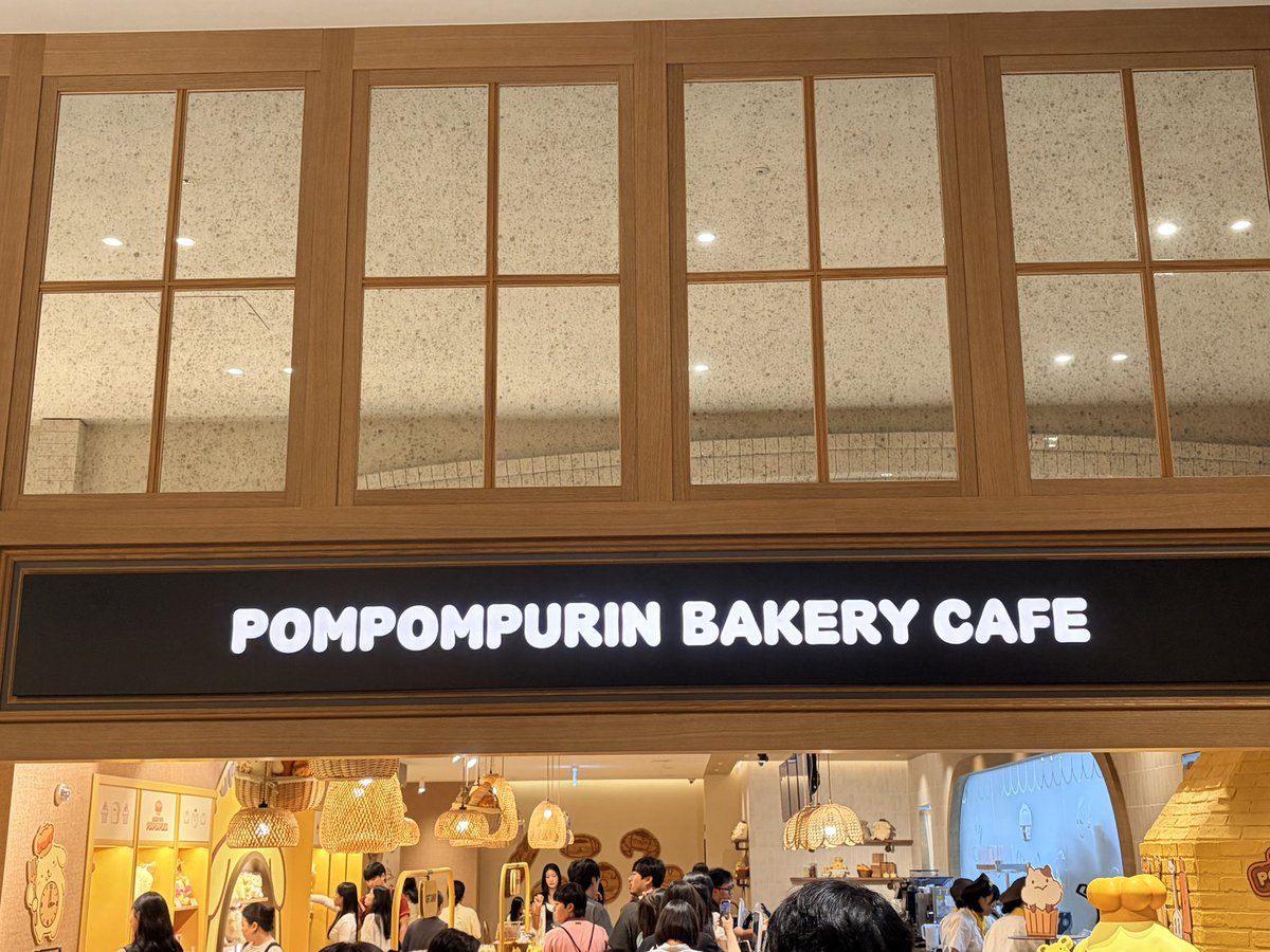 yy59py64ft515's tweet photo. ポムプリカフェに来たけど、もう今日の予約受付は終了してるからグッズすら買わせてもらえないんだって😭😭
悲しすぎる😇

#ポムポムプリンベーカリーカフェ https://t.co/5nPsCeMZup