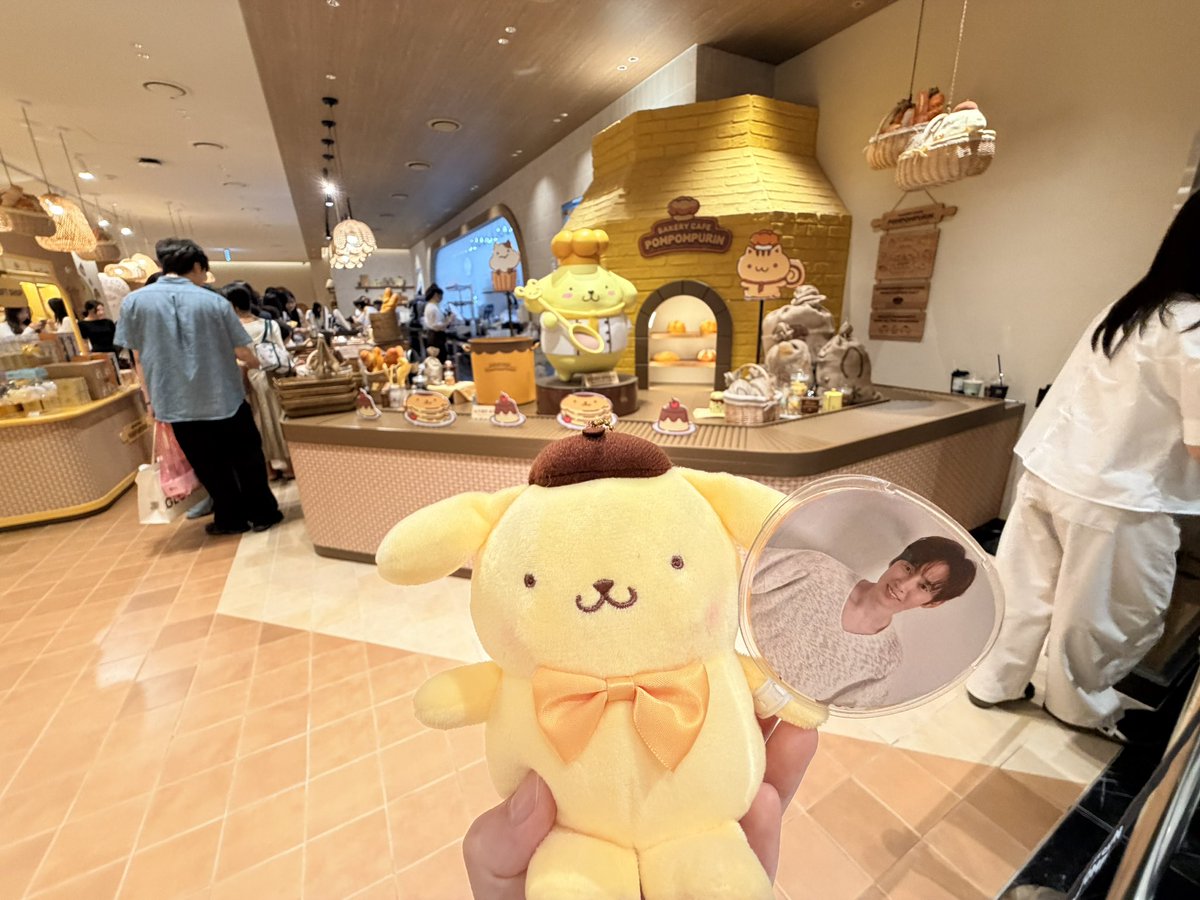 yy59py64ft515's tweet photo. ポムプリカフェに来たけど、もう今日の予約受付は終了してるからグッズすら買わせてもらえないんだって😭😭
悲しすぎる😇

#ポムポムプリンベーカリーカフェ https://t.co/5nPsCeMZup