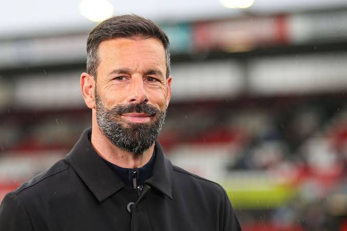 utdshows's tweet photo. 🚨🎙️ Ruud van Nistelrooy on reports linking Endrick with a move away from Real Madrid:

🗣️ “If Endrick is genuinely available this summer, Manchester United should be all over that deal.

Sign him as competition and backup for Benjamin Šeško.

He’s too talented to ignore, and you need more than one top striker if you want to compete for the biggest trophies.

Besides… he keeps talking about Bobby Charlton being his football idol. If that’s true, then this is his chance to stop admiring Manchester United from a distance and actually wear the shirt.” 😂🔴
