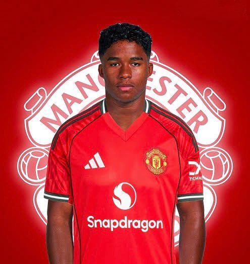 utdshows's tweet photo. 🚨🎙️ Ruud van Nistelrooy on reports linking Endrick with a move away from Real Madrid:

🗣️ “If Endrick is genuinely available this summer, Manchester United should be all over that deal.

Sign him as competition and backup for Benjamin Šeško.

He’s too talented to ignore, and you need more than one top striker if you want to compete for the biggest trophies.

Besides… he keeps talking about Bobby Charlton being his football idol. If that’s true, then this is his chance to stop admiring Manchester United from a distance and actually wear the shirt.” 😂🔴