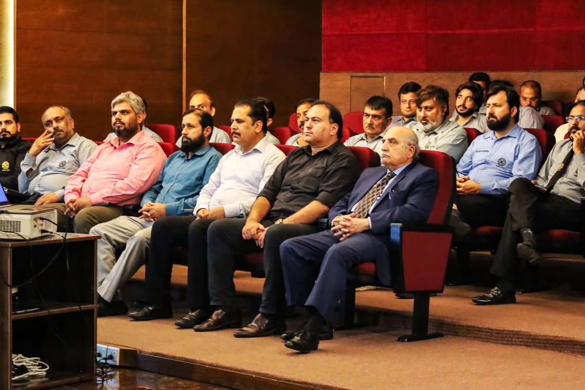 AwalMirKhan1's tweet photo. Leadership is NOT a Title — It’s an Organizational Superpower.

Bahria Town Lahore just leveled up its entire leadership bench with "Cultivating Leadership at All Levels”.
Great organizations don’t hire leaders. They build them at every single level. https://t.co/Kjjp16zJPm