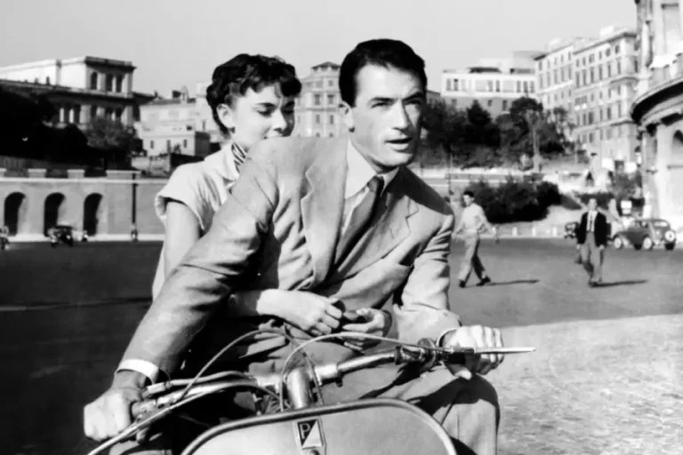 pietromit's tweet photo. @mondointasca #Vespa: 80 anni di mito in viaggio tra cinema, libertà e Made in Italy. Chi non ricorda #AudreyHepburn e #GregoryPeck in sella a una Vespa nel film Vacanze romane, storia dello scooter diventato simbolo del viaggio “slow” all’italiana. https://t.co/3nUjUyhLqZ https://t.co/IWnZCdeian