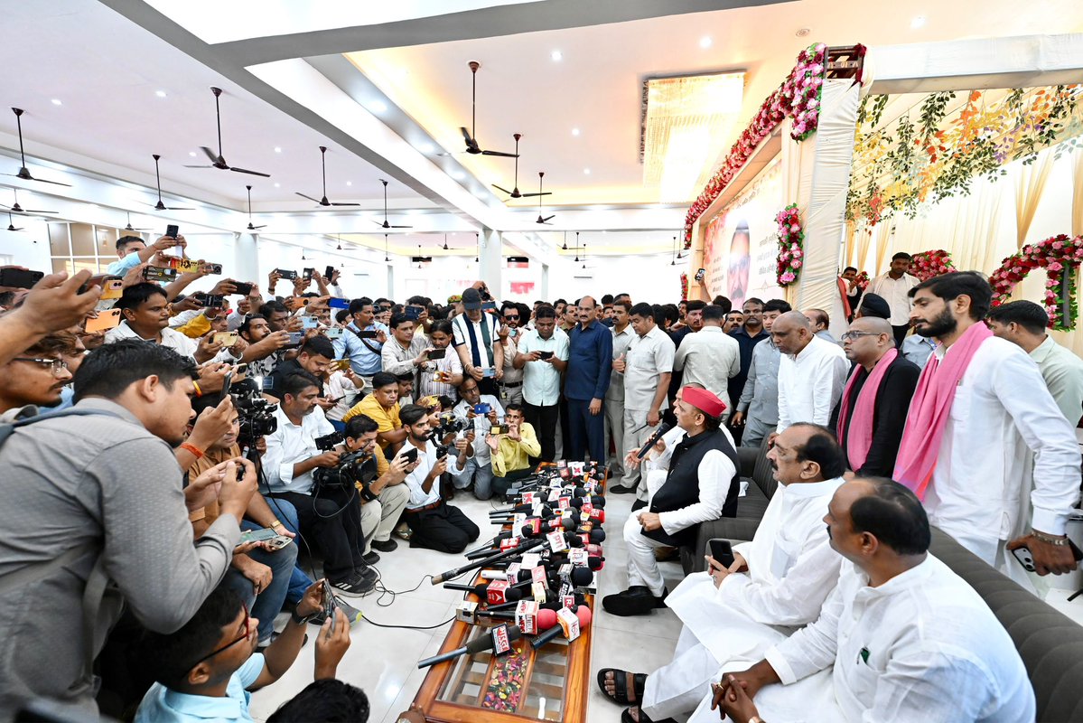 yadavakhilesh's tweet photo. https://t.co/dildJmGYWu