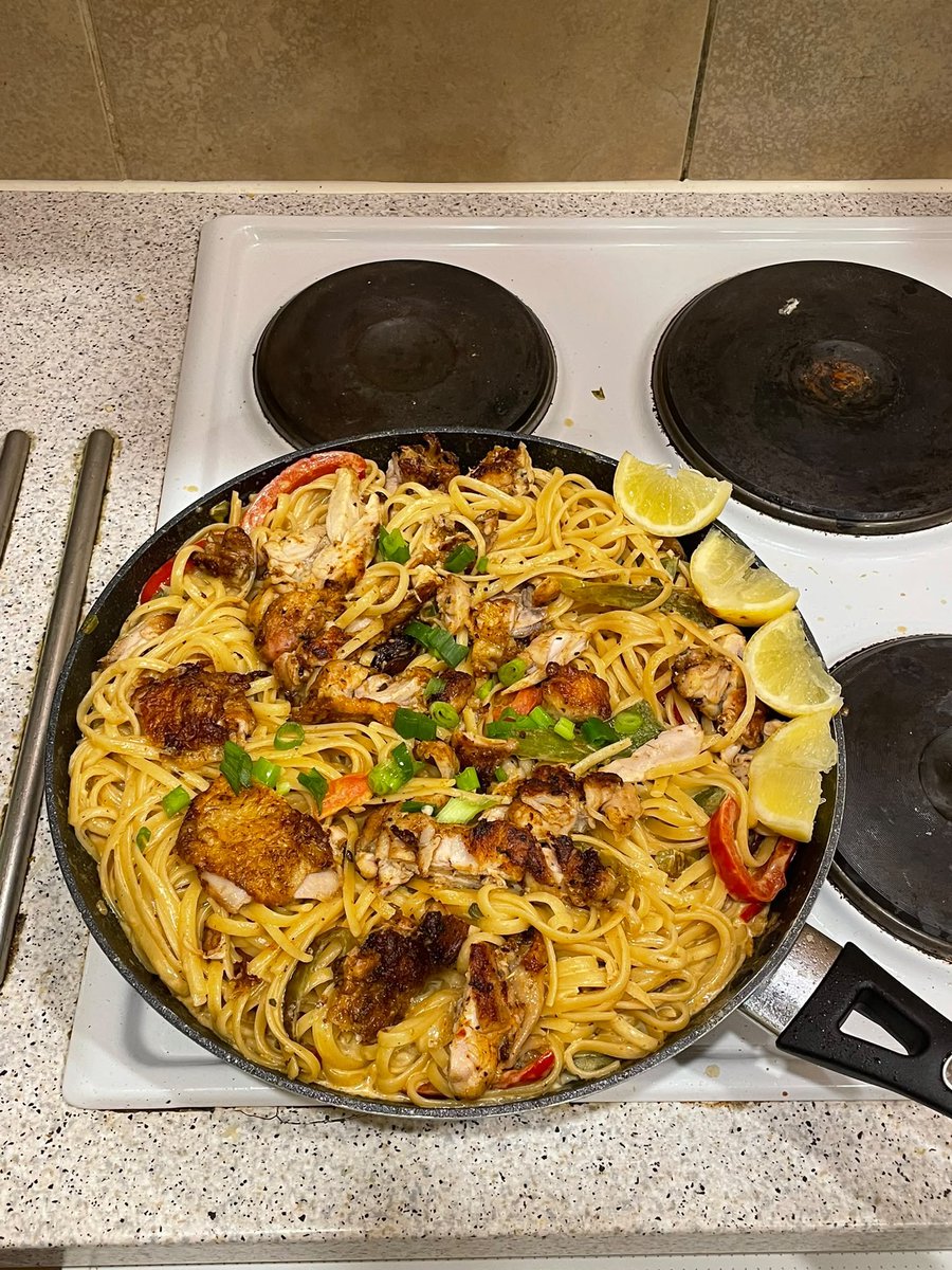 umuzzziii's tweet photo. Tiba" kepikiran azka kan suka banget sama MTK,fisika,kimia kan ya. Berarti dia jago masak karena jago kimia juga, soalnya kan harus paham proses kimiawi lagi masak biar masakan ga gosong, cara biar fluffy dan biar empuk gitu. Tiba tiba kepikiran liat masakan azka wkwk https://t.co/4XVQ9GjcPl