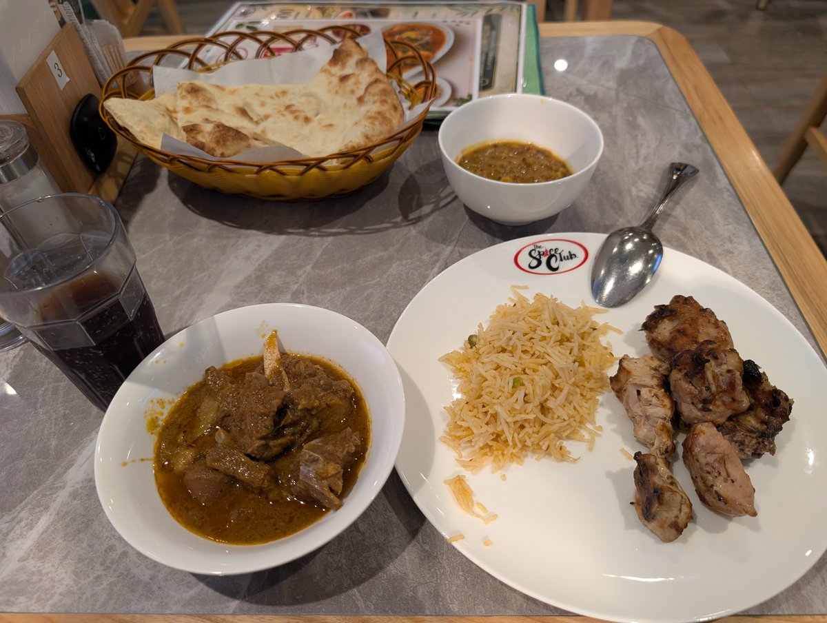 srilankatarou's tweet photo. @jS79ircFShXw7UK 投稿再開のタイミングを見失ってましたが、実は既にカレー食べに行ってます🤤 https://t.co/4pWci0jVfg