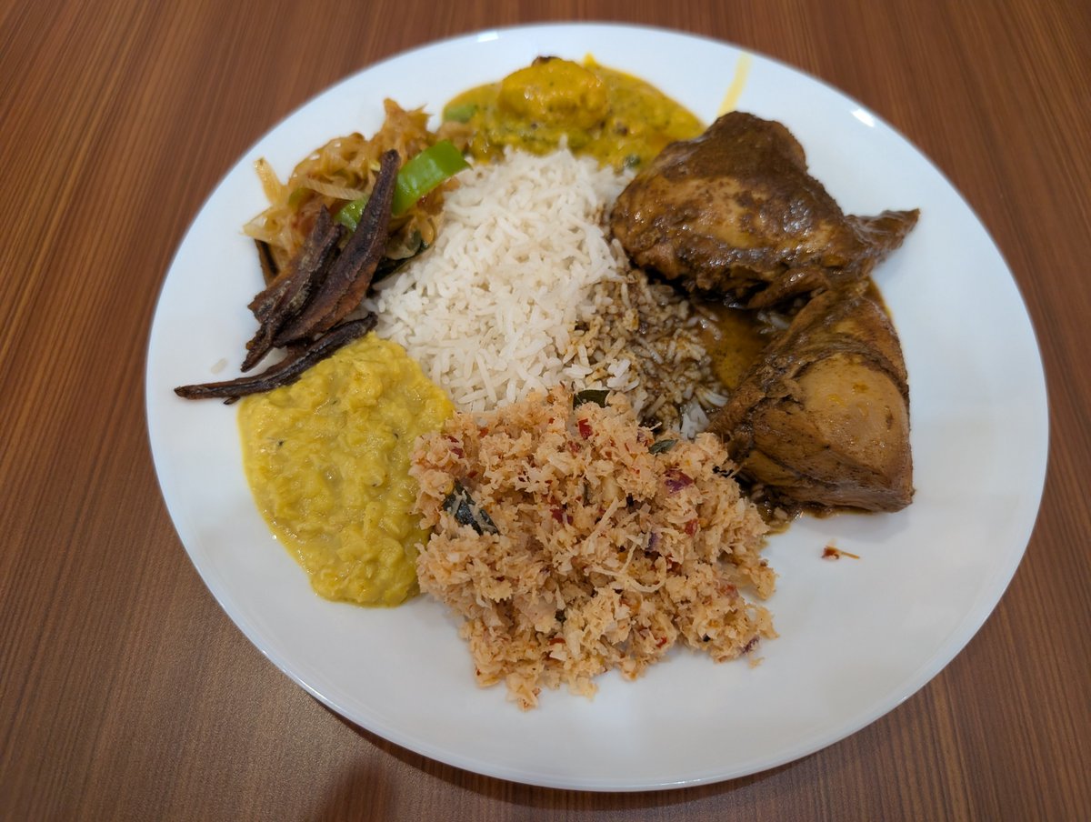srilankatarou's tweet photo. @jS79ircFShXw7UK 投稿再開のタイミングを見失ってましたが、実は既にカレー食べに行ってます🤤 https://t.co/4pWci0jVfg