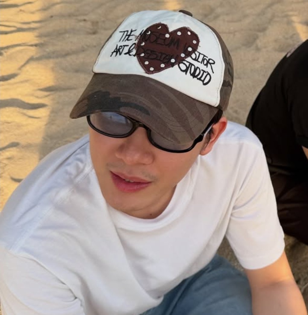PhoenixYasu47's tweet photo. Cool family

#FirstKhaotung #เฟิร์สข้าวตัง https://t.co/GWXqcZ1jLB