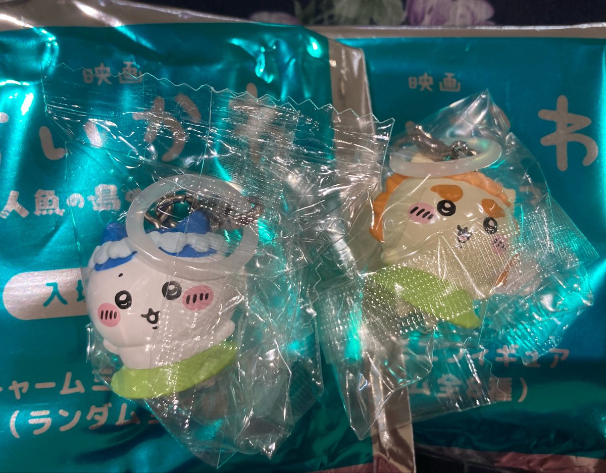 iiyumekirarin's tweet photo. 交換してください

映画　ちいかわ　人魚の島のひみつ
入場者特典　チャームミニフィギュア

譲→ハチワレ、シーサー
求→ちいかわ、古本屋またはモモンガ

只今出先にいる為ID無しで申し訳ございません。ちいかわを必ず含めた2対2での郵送交換希望です。
よろしくお願い致します！ https://t.co/oQwLBfHFQ2