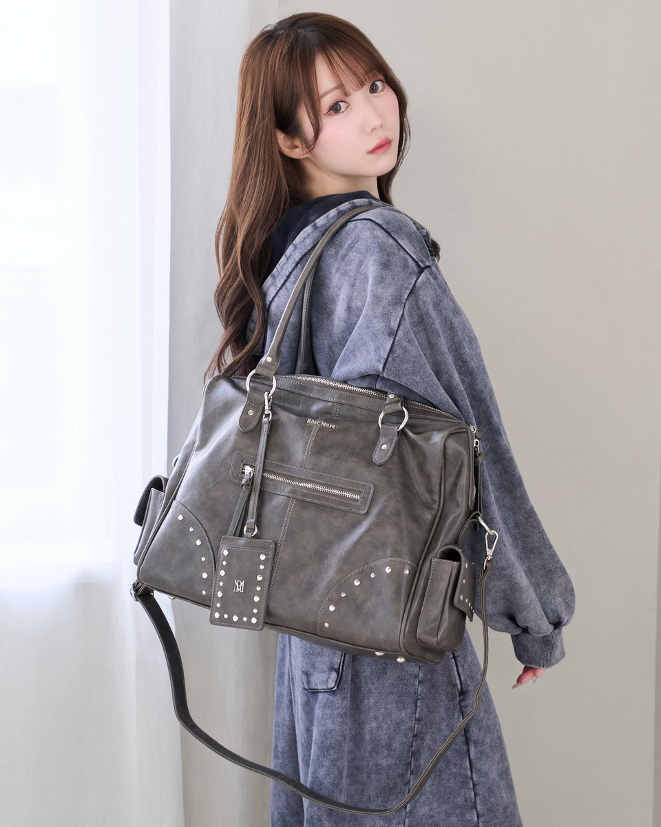 rosemuse_'s tweet photo. ┈𝑛𝑒𝑤 𝑎𝑟𝑟𝑖𝑣𝑎𝑙

"Wash fake leather 2way tote"
color : charcoal / brown / pink
¥12,100(tax in)

ウォッシュ生地がアクセントのトートバック

しっかりマチをつけ
A4サイズも入る大きなサイズ感で
通勤通学にもぴったりのアイテム

⁡ ↪︎web store 8/18(tue)20:00~

#RoseMuse https://t.co/eaHoFY68nz