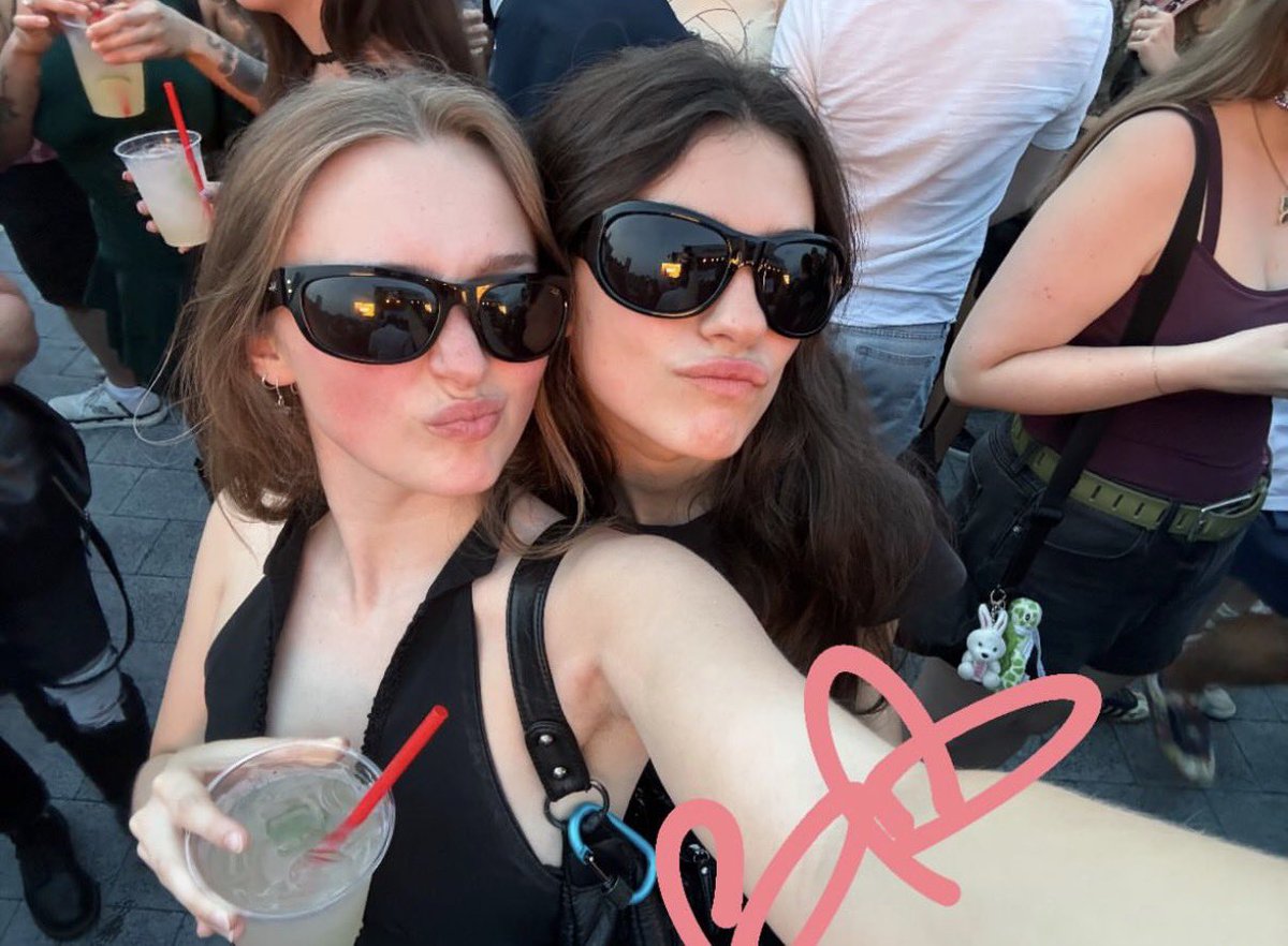offcampuspt's tweet photo. Nova foto de India Fowler com uma amiga 🤍

📷 insta stories | _indiafowler https://t.co/clzlYAoqpl