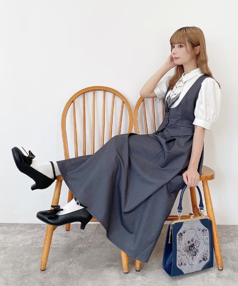 FintOFFICIAL's tweet photo. ☑︎𝑃𝑟𝑒 𝑂𝑟𝑑𝑒𝑟୨୧
レイヤード風デザインがクラシカルかつ新鮮なデザインのジレワンピース。思わずくるりと回りたくなるようなたっぷりのフレアーで、レディなムードを演出🗝
https://t.co/phx8aR0WHk https://t.co/fRdmTIfSdz