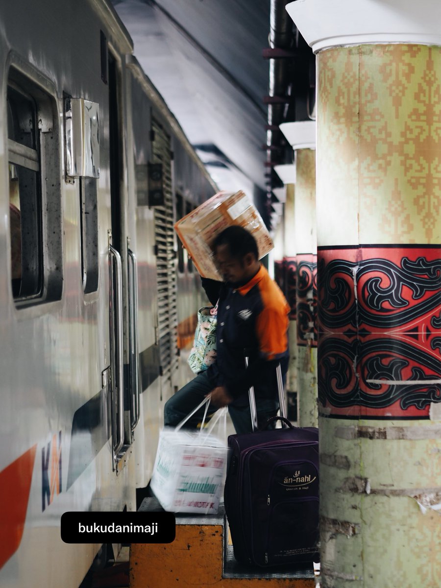 bukudanimaji's tweet photo. From my archive also:

Beberapa foto dari stasiun Medan - Kisaran, Sumatera Utara. https://t.co/7YYfW1cImb