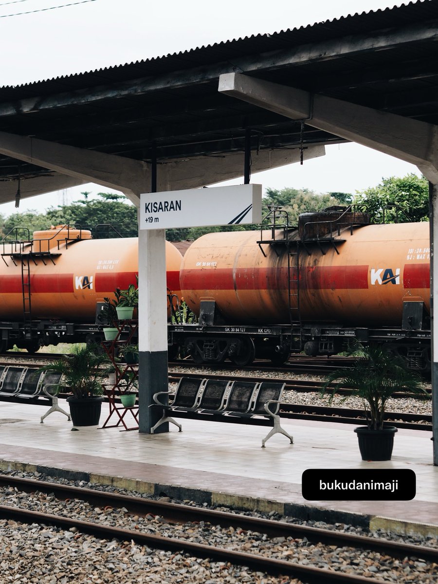 bukudanimaji's tweet photo. From my archive also:

Beberapa foto dari stasiun Medan - Kisaran, Sumatera Utara. https://t.co/7YYfW1cImb
