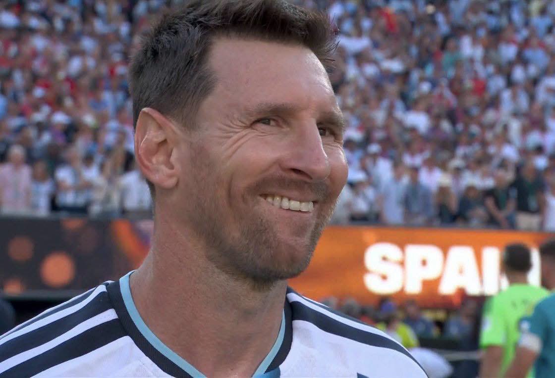 Grandsoncr7's tweet photo. Genuinely, where is Lionel Messi going to be ranked among the greatest of all time? 

I think that, after being exposed for how he’s been helped by FIFA, being involved in Negreira, using growth hormone, and having multiple robbed awards and international trophies, he’s not supposed to be in the top three of all time. 

Maybe the top five is manageable.