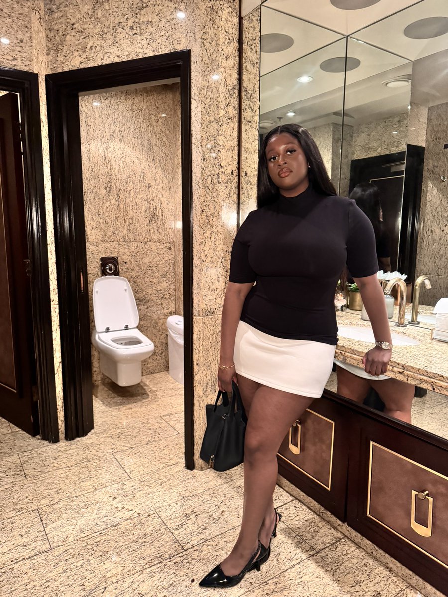 Temiinkem's tweet photo. Just in case the timeline needed a little Temi today. 🖤✨

Since Biggie have decided not to show her😩🥹
#TemiNkem #BBNaija https://t.co/sGkEv8aSNx