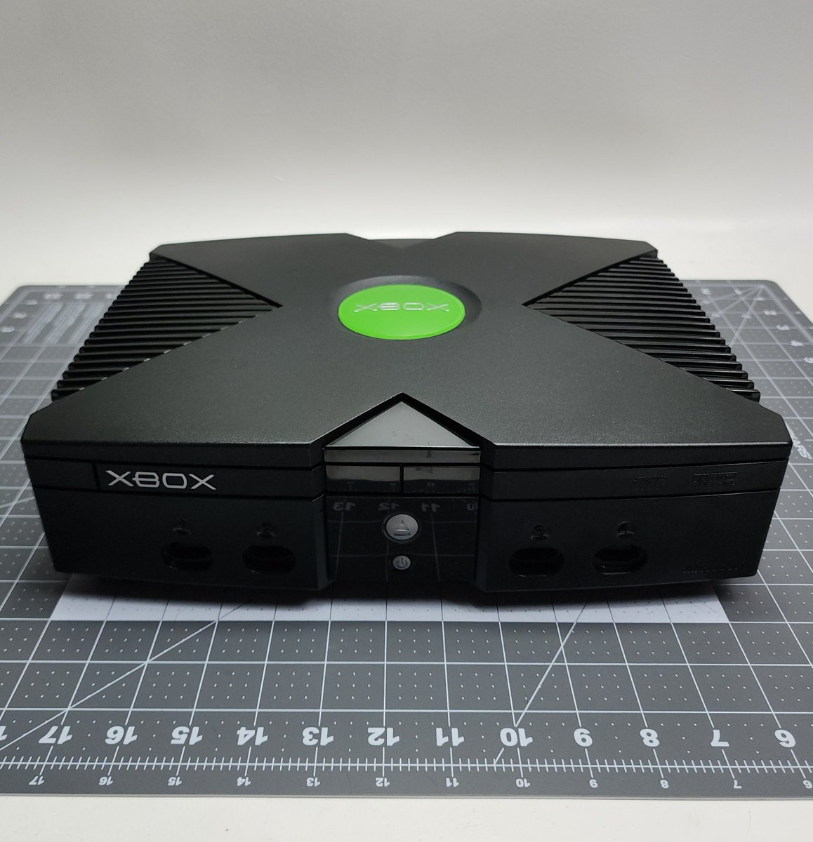 RetroDigitalLLC's tweet photo. Another fun (and time consuming) console. Xbox 1.6b 128MB RAM upgrade, XboxHD+ with Open Xenium, 2TB SSD with Origins build, new thermal compound, DVD drive restoration, a few 3D printed parts, and a lot of new caps. Check it out 👇

🧵 1/7 https://t.co/eEirf00OMg
