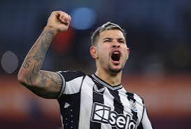 grimshub's tweet photo. 🚨| 🔥💣 🇧🇷 DONE DEAL IMMINENT? Arsenal & Newcastle Reportedly Reach Agreement for Bruno Guimarães! 🇧🇷❤️

Arsenal's pursuit of Bruno Guimarães may finally be reaching the finish line.

According to [CNN Brasil] 🗣️[AFCI4I], Arsenal and Newcastle United have reached an agreement for the Brazilian midfielder, with the transfer expected to be announced in the coming days. 👀

▫️Reported details:
🔸Transfer fee worth €90 million after Newcastle lowered their asking price from €100m.
🔸Bruno Guimarães has reportedly agreed a contract until 2031.
🔸 Bonuses and agent commissions are still to be finalised before the move can be made official.

If completed, this would be one of Arsenal's biggest signings under Mikel Arteta and a major statement ahead of the 2026/27 campaign.

ℹ️ [CNN Brasil]🗣️ [AFCI4I]