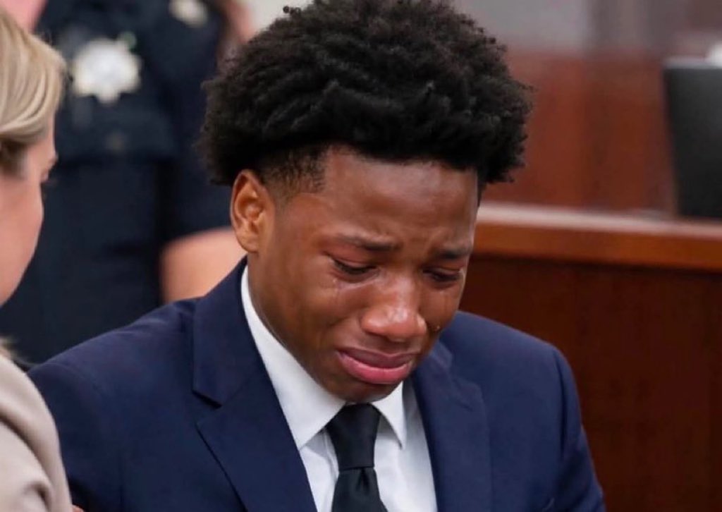 ailanyus's tweet photo. DO YALL REALLY THINK KARMELO ANTHONY DESERVES TO BE IN JAIL..? https://t.co/Hw9VGX0qUy