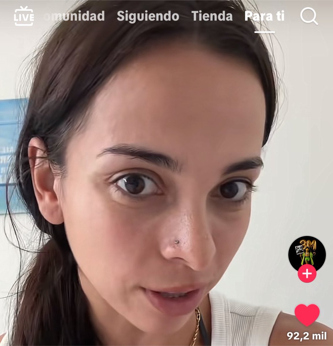 rafalozzz's tweet photo. 📲 CLERS responde a las CRÍTICAS por no hablar sobre CEUTA mientras está de vacaciones y recalca la importancia de NO HABLAR si NO SABES:

“hablé de feminismo porque es un tema del que estoy más informada. no me puedo poner aquí en internet a soltar lo primero que se me venga a la cabeza porque es un conflicto mucho más heavy. 

a veces no dar tu opinión entre tanta gente cuando no estás tan informado pues también está bien.

este conflicto no considero que sea ni de izquierdas ni de derechas.

lo que no voy a hacer es meterme en temas que puedo cagarla porque no estoy suficientemente informada y decirle a la gente que me ve que tiene que opinar esto.

debería de informarme más sobre este tipo de cosas porque nos afectan directamente? sí, como mucha gente que me está insultando debería de informarse más.”