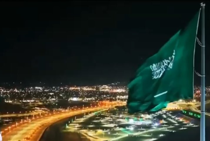 na3313ser's tweet photo. اللهم يا من بيدك ملكوت السماوات والأرض 
أسألك أن تحيط 
بلادنا🇸🇦بحفظك 
واصرف عنها كل شر 
وامنع عنها كل ضر 
ورد كيد من يريدها بسوء من قول أو فعل بنحره 🤲🏻
🇸🇦🇸🇦🇸🇦💚🇸🇦🇸🇦🇸🇦 https://t.co/e2JcSfXbfA