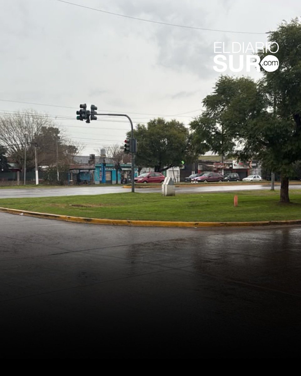 eldiariosur's tweet photo. Ya llueve en Zona Sur: alerta por fuertes tormentas en la región

📰 Lee la información completa en la web de El Diario Sur.

#EstebanEcheverria #ZonaSur #AlertaNaranja #Tormentas #ElDiarioSur https://t.co/ye5wR52IU1