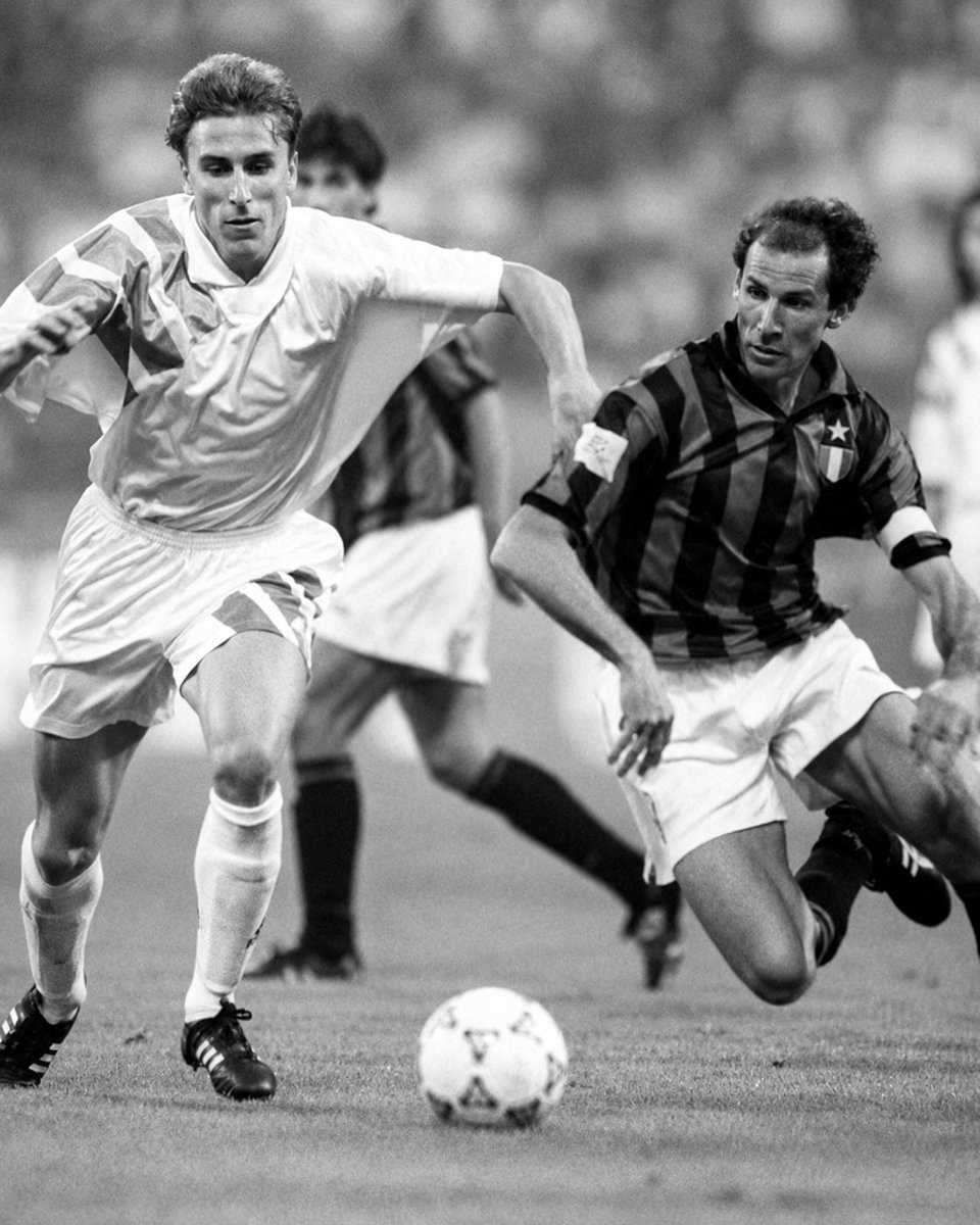 OM_Officiel's tweet photo. Franco Baresi, repose en paix, Légende.
