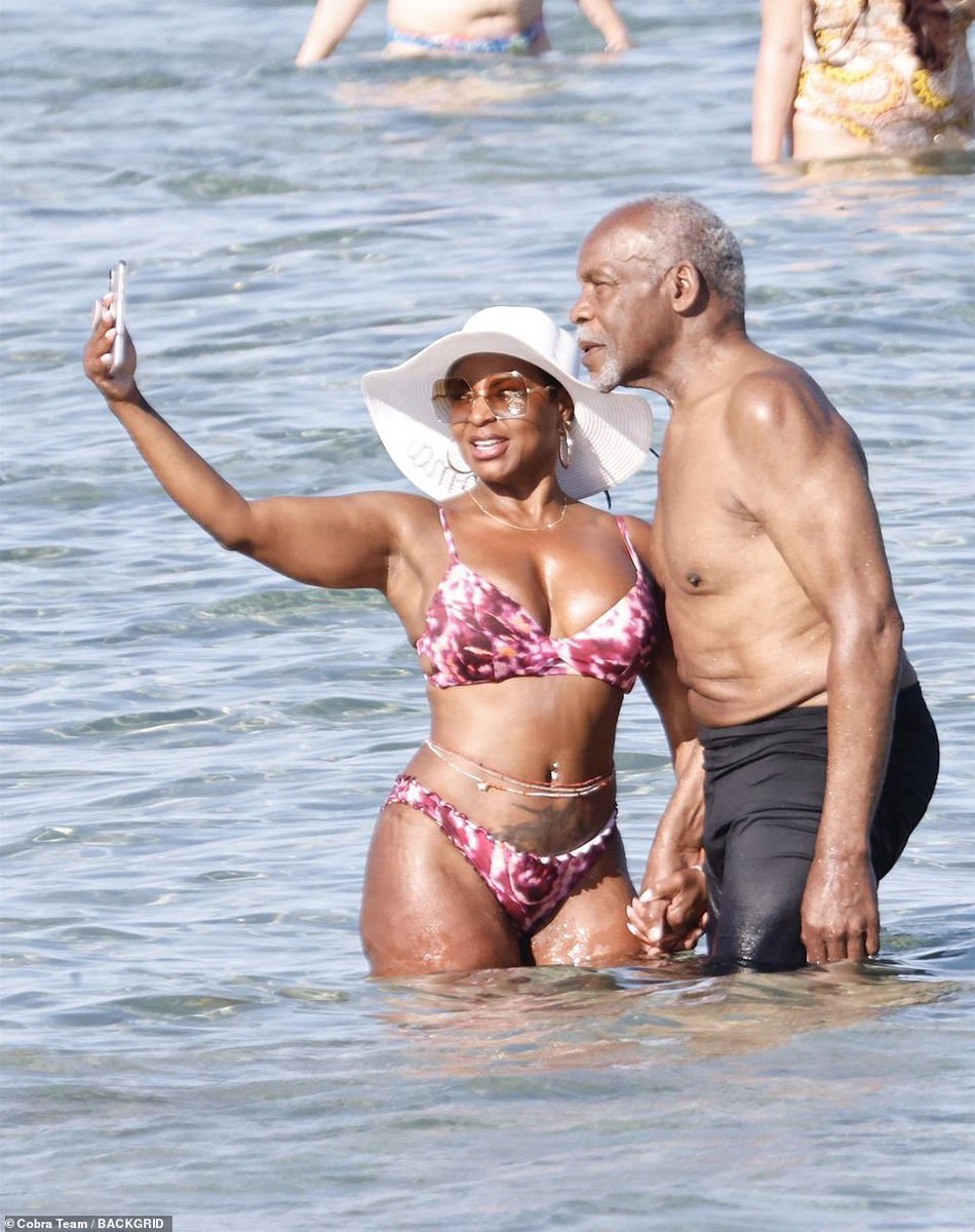 blacktwiterthrd's tweet photo. Danny Glover and Regina Murray in Italy (2022). https://t.co/46zul5Dz1I