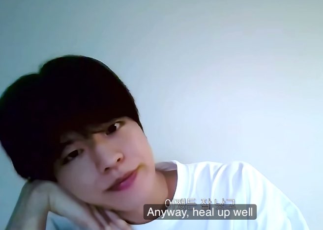 h922js's tweet photo. SEUNGMIN LOOKED SOOO CUTE DURING HIS ZOOM CALL I CANT… https://t.co/ri8yNmMS7p