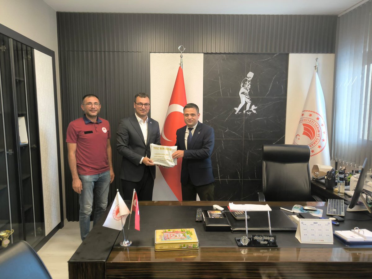 AfyonGKLM's tweet photo. Toç Bir-Sen Afyonkarahisar Şube Başkanı Sayın Muhammed Erdal, kurumumuza nezaket ziyaretinde bulunarak göreve yeni başlayan Kurum Müdürümüz ve Müdür Yardımcımıza hayırlı olsun dileklerini iletti. https://t.co/LqIoIC9K2o