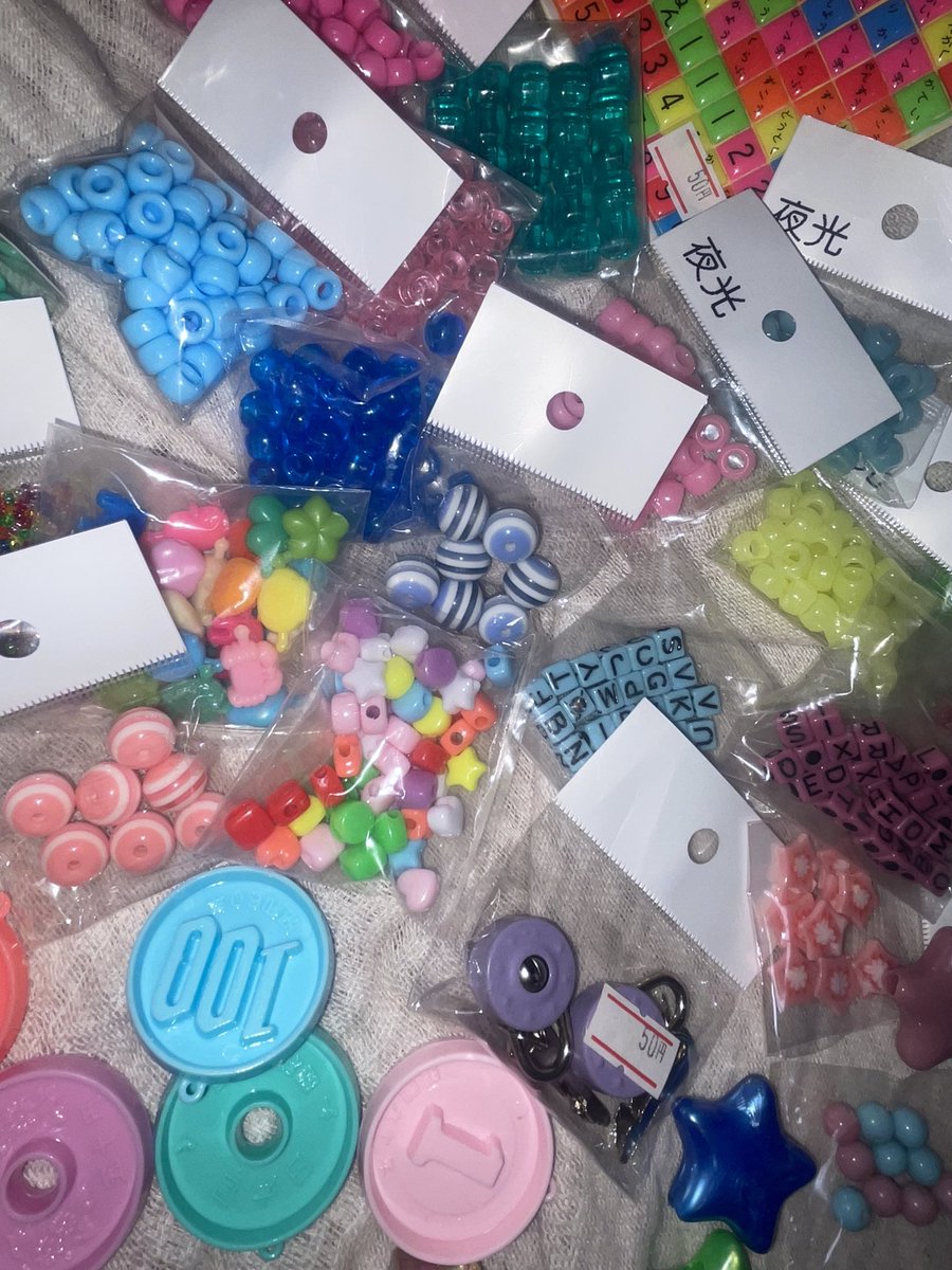zz6__o0's tweet photo. かわいすぎるビーズいっぱい買えて本当にたのしかった
大阪にあるビーズハウスっていうところだよ‼︎★ https://t.co/dczkQIB2S4
