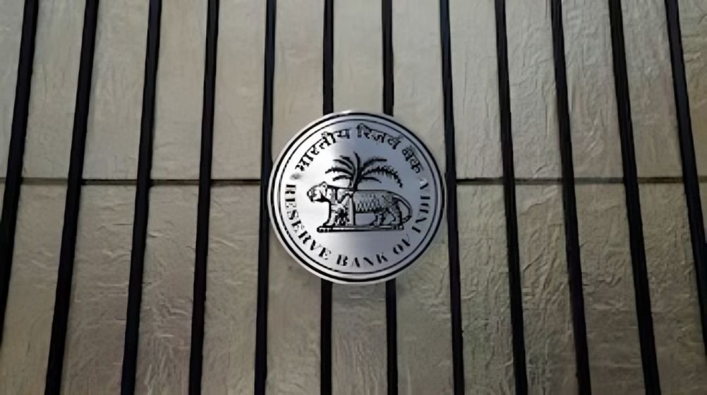 IndianTechGuide's tweet photo. 🚨 RBI asks banks to install fake currency detection machines at branches along international borders. https://t.co/eBYEukfLT6