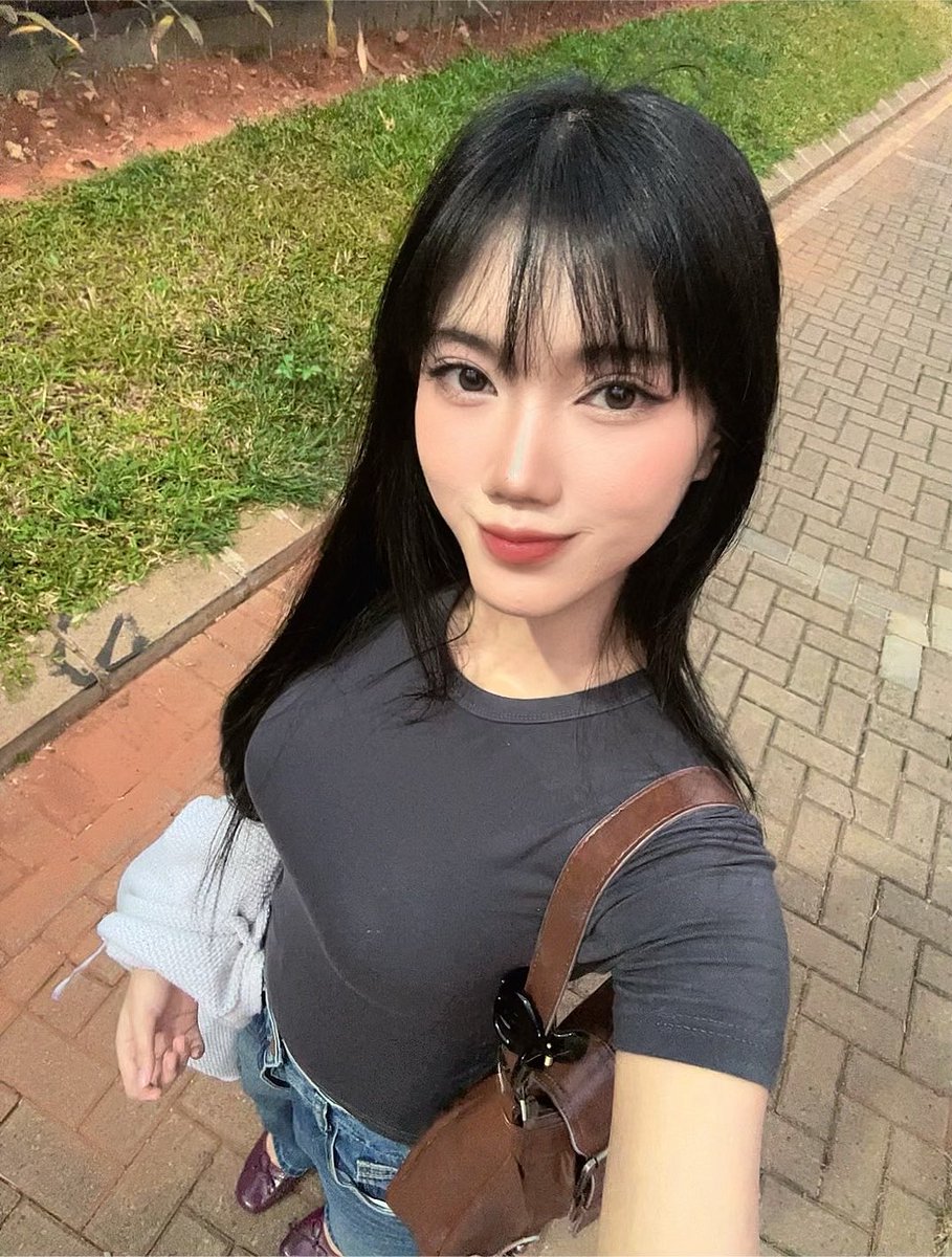nozelism's tweet photo. good luck forgetting my eyes (and the rest of me too) https://t.co/JD2FCsYZt5