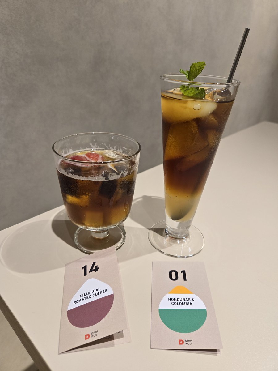 mai0707duffy's tweet photo. 3度目☺️☕
コーヒーソーダ（ラ・フランス）←結局毎回飲んでた🍐🤭
と、7/24から始まったコーヒーフルーツポンチ🍓🍍
フルーツ&amp;ソーダでさっぱりスッキリ美味しいコーヒーでした🫶
また来年楽しみにしています🥰
#バリスタのいないアイスコーヒー専門店
#ひみつのドリップ
#DRIPPOD
@ucc_drippod https://t.co/u7sfyNiptZ