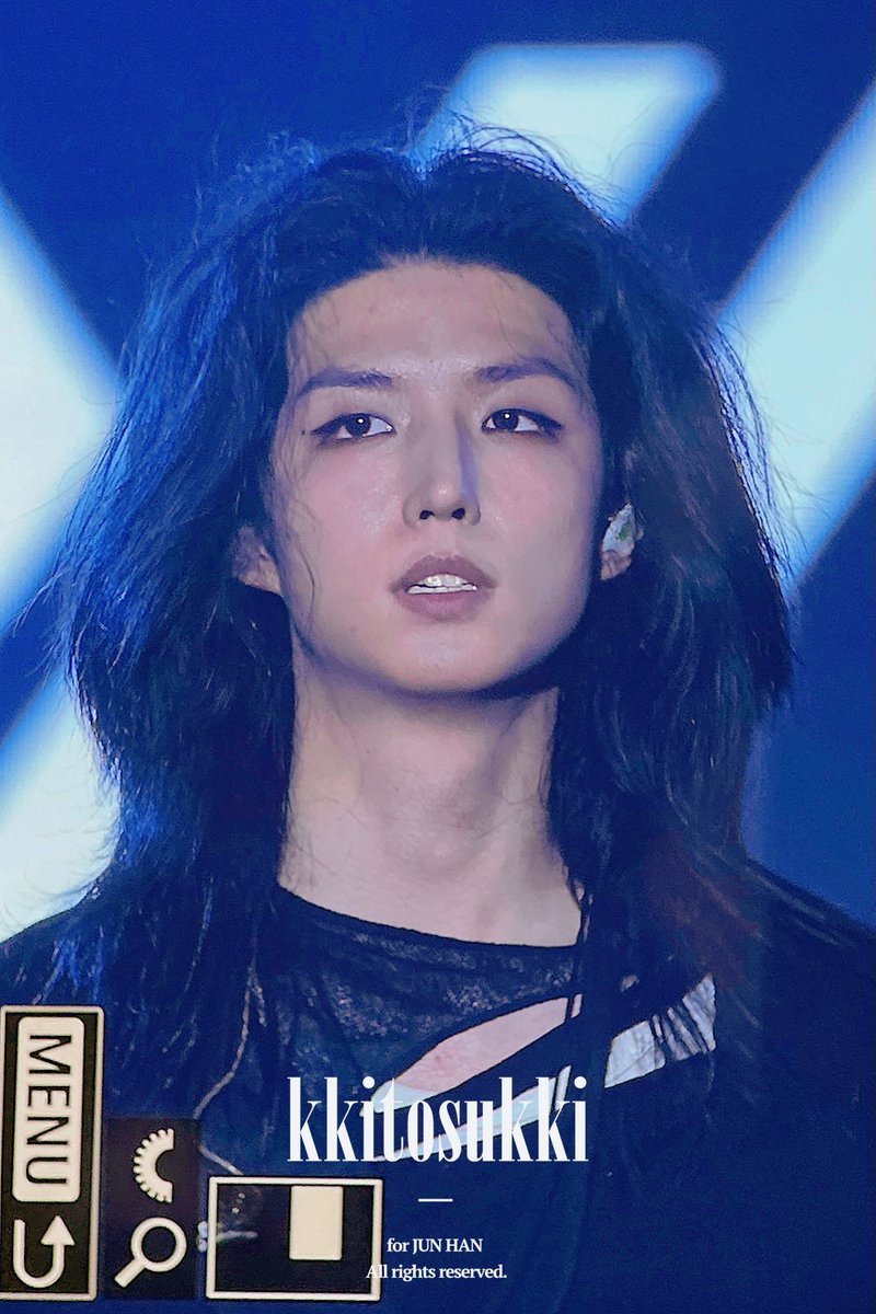 Straykat5's tweet photo. Hes so beautiful https://t.co/XEZ4yAmJr1