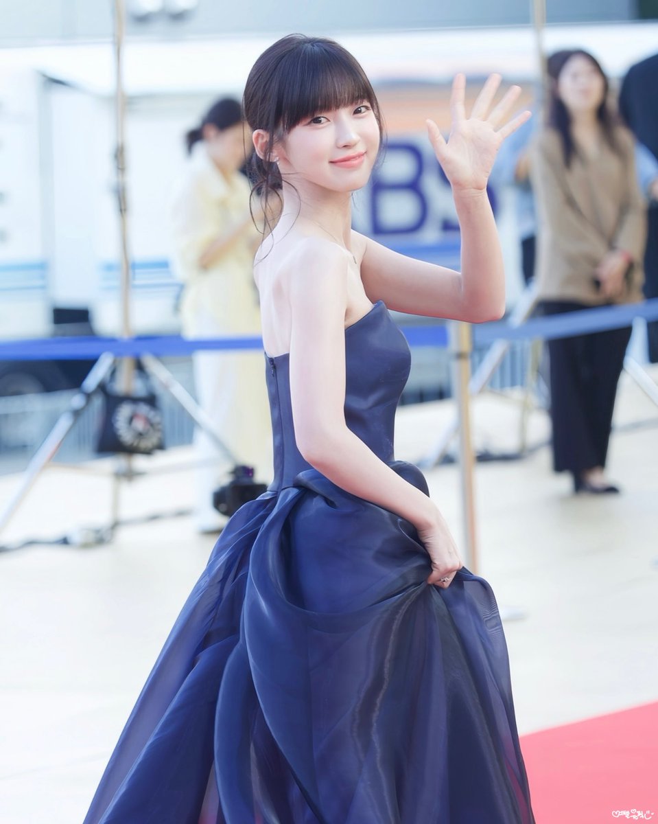 yeppeunonepick's tweet photo. 26.07.31 제5회 청룡시리즈어워즈 레드카펫

#오마이걸 #OHMYGIRL #おまごる 
#아린 #ARIN #アリン https://t.co/C5xAXjNaag