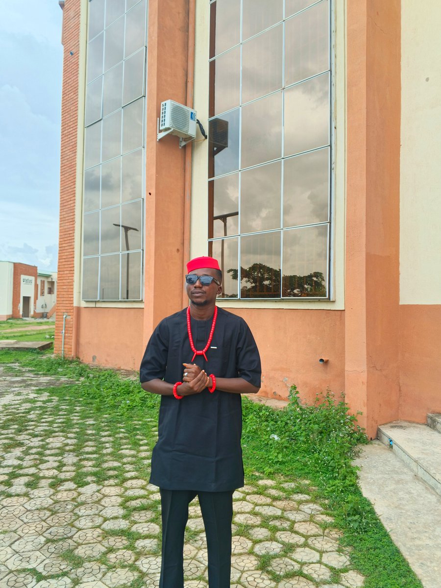 coolvinn's tweet photo. Day 5 - CULTURAL DAY

The elders once said, *"Obi oma na-eweta udo" A good heart brings peace. So today, I’m bringing you peace..and a whole lot of Eastern Aura. 

I’m feeling igbotic, rooted, and proud. https://t.co/NmU4flJ3pD