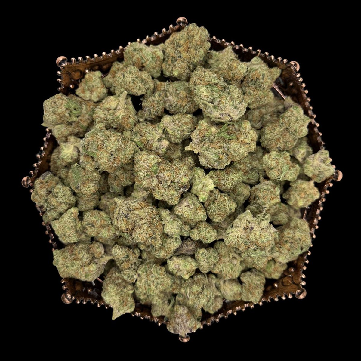 Cportmerch's tweet photo. ADULT USE ONLY 21+ ⚠️
#THCAKING discount code: CPORT 💸
These #CheapIndoor Flower Ounces & Quarter LBs featuring super-nice indoor strains that would normally never see a price this low.
Same indoor grow conditions.
Same dense nugs. Same loud nose.
https://t.co/pveVtP1aeU https://t.co/82g0R00ERW