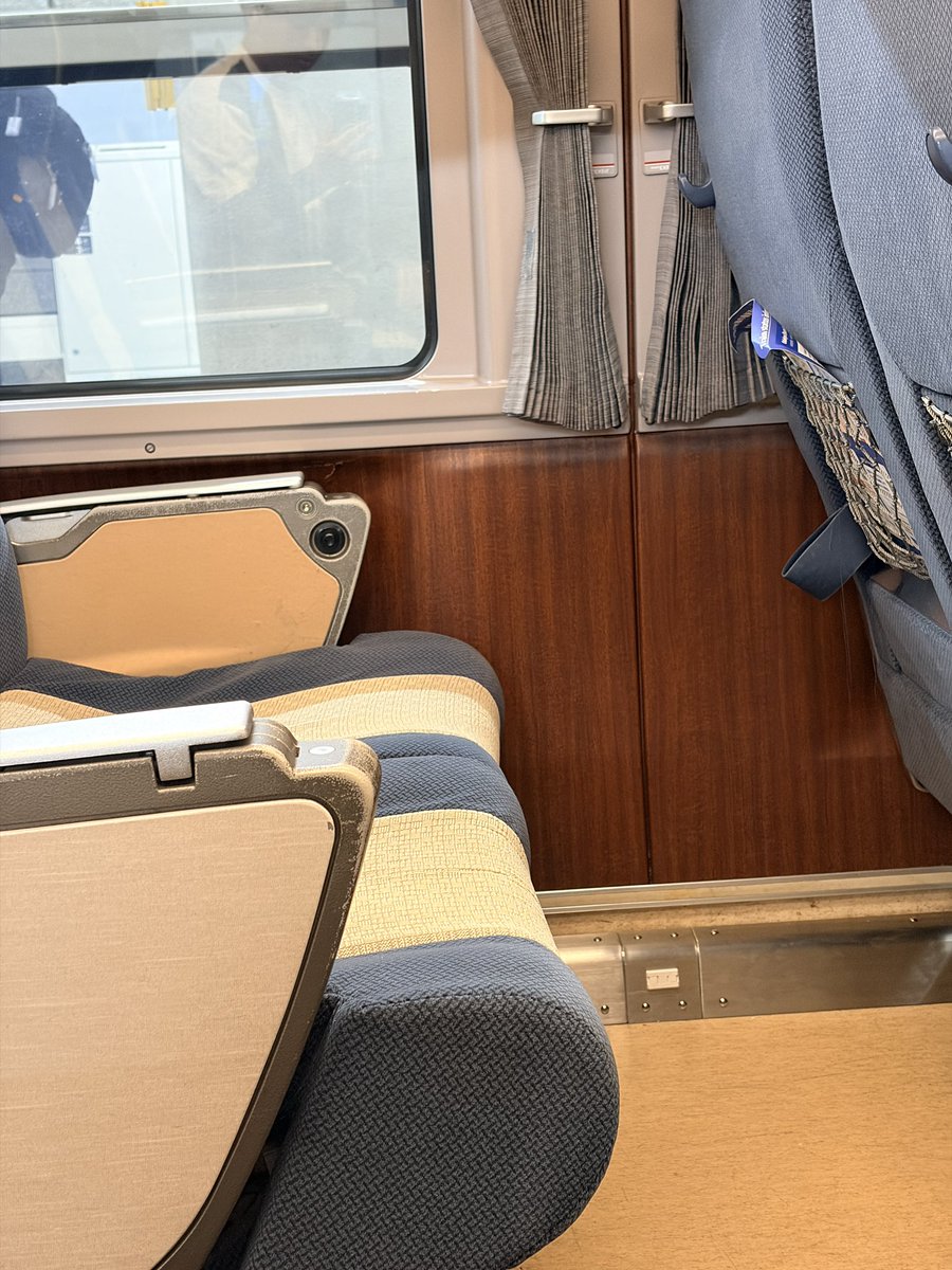ODAT_0ER's tweet photo. どっかのタイミングでコンセントが増設された30251×6 https://t.co/MdTJXDvVGY